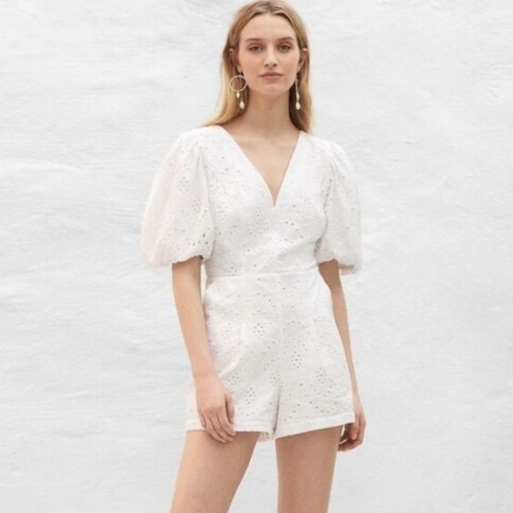 Express White Eyelet Lace Lined Puff Sleeve V-Neck Cotton Romper Size Small